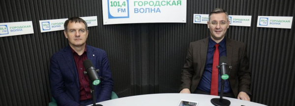 Вечерний разговор: умные остановки, обновление Маркса и позитивные бани Вечерний разговор: умные остановки, обновление Маркса и позитивные бани