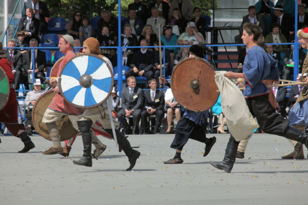 Афиша выходных: парад трубачей, предметы из СССР и «Ведьмак» в театре Афиша выходных: парад трубачей, предметы из СССР и «Ведьмак» в театре