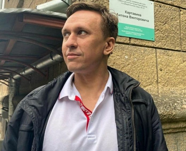 МВД потребовало 3 млн рублей с блогера и депутата в Новосибирске за работу на митинге