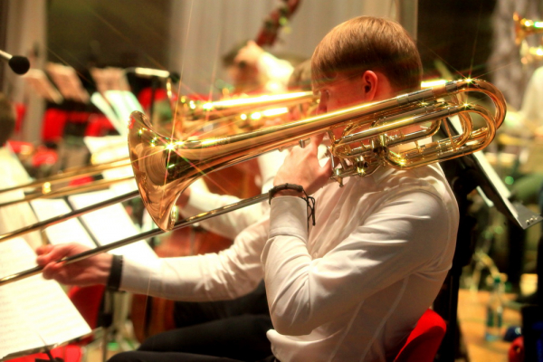 Афиша выходных: платья из пластика, бесплатное кино и опера «Мойдодыр» Афиша выходных: платья из пластика, бесплатное кино и опера «Мойдодыр»