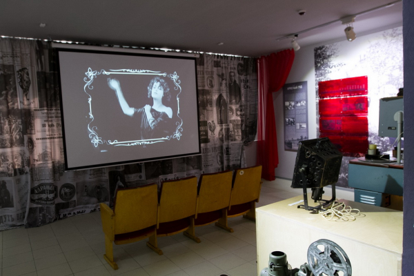 Афиша выходных: бонсай, сумочки-лакомки и редкий фильм о Пушкине Афиша выходных: бонсай, сумочки-лакомки и редкий фильм о Пушкине