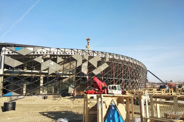 Мачты наружного освещения начали монтировать в новом ЛДС