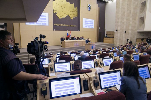 В Заксобрании Новосибирской области представили нового руководителя аппарата