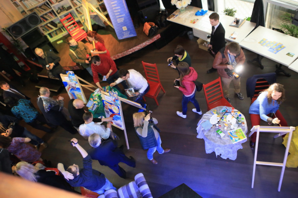 Афиша выходных: платья из пластика, бесплатное кино и опера «Мойдодыр» Афиша выходных: платья из пластика, бесплатное кино и опера «Мойдодыр»