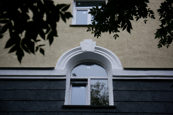 Как ремонтируют &laquo;винтажные&raquo; сталинки с&nbsp;лепниной и&nbsp;ажурными решётками