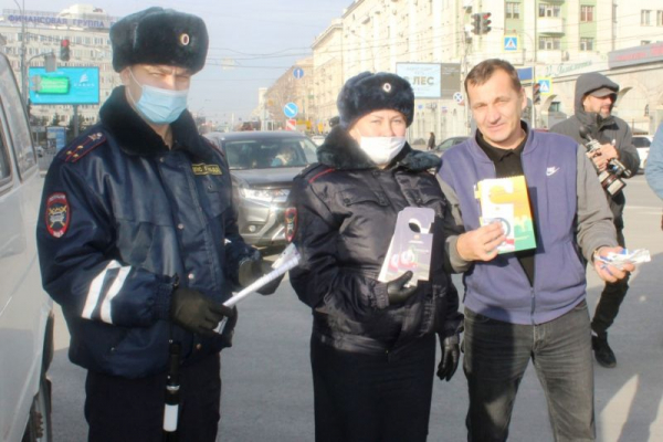 Госавтоинспекция поздравила новосибирских водителей с Днем автомобилиста Госавтоинспекция поздравила новосибирских водителей с Днем автомобилиста