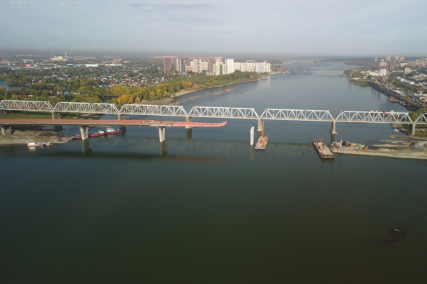 Строители надвинули 380-метровый пролёт четвёртого моста над руслом Оби