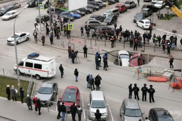 Улицу Семьи Шамшиных закроют на неопределенное время из-за аварии на теплотрассе