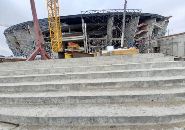 На стройке нового ЛДС в Новосибирске начали утеплять кровлю На стройке нового ЛДС в Новосибирске начали утеплять кровлю