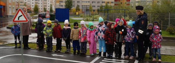 Сотрудники региональной Госавтоинспекции провели для дошкольников практическое занятие &laquo;Путешествие без происшествий&raquo;
