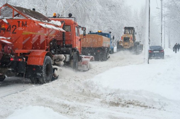 За сутки новосибирские дорожники вывезли более 570 кубометров снега с улиц города
