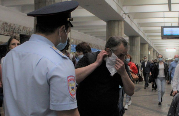 Граждан старше 60 лет отправляют на самоизоляцию из-за коронавируса Граждан старше 60 лет отправляют на самоизоляцию из-за коронавируса