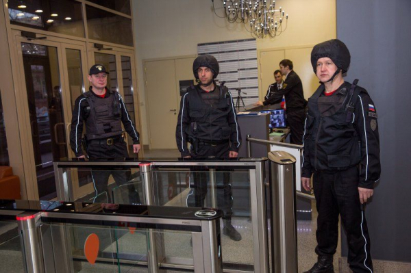 Иностранца с чужим паспортом задержали при попытке проникнуть на режимный объект Иностранца с чужим паспортом задержали при попытке проникнуть на режимный объект