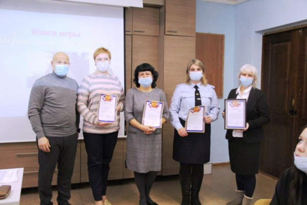 Сотрудники Госавтоинспекции Новосибирска приняли участие в организации интеллектуальных игр по ПДД