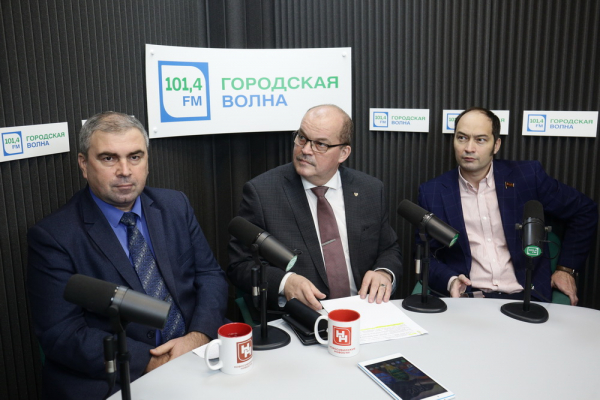 Вечерний разговор: строительство школ, путёвки в&nbsp;детсад и&nbsp;зарплата охраны