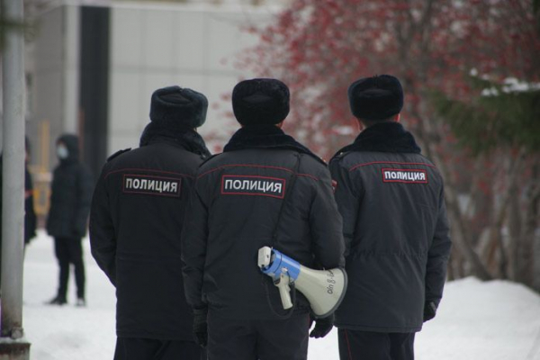 Полицейские задержали мужчину, угрожавшего сжечь новосибирскую чиновницу Полицейские задержали мужчину, угрожавшего сжечь новосибирскую чиновницу