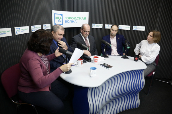 Вечерний разговор: строительство школ, путёвки в&nbsp;детсад и&nbsp;зарплата охраны