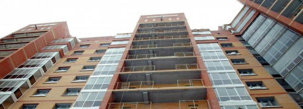 Два подъезда в семилетнем долгострое на Есенина сдадут уже в этом году