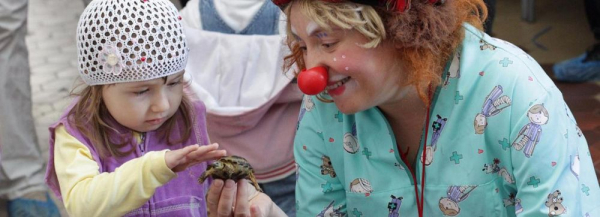 Больничные клоуны помогают детям в больницах с помощью QR-кодов Больничные клоуны помогают детям в больницах с помощью QR-кодов