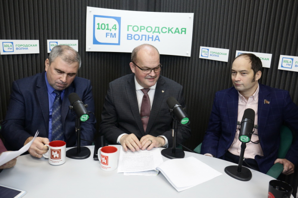 Вечерний разговор: строительство школ, путёвки в&nbsp;детсад и&nbsp;зарплата охраны