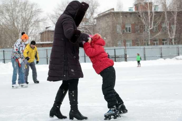 В мэрии Новосибирска расследуют случай с возведением магазина вместо хоккейной коробки В мэрии Новосибирска расследуют случай с возведением магазина вместо хоккейной коробки