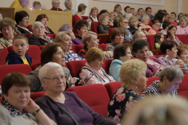 Афиша выходных: открытие катка, День матери и&nbsp;офисная йога