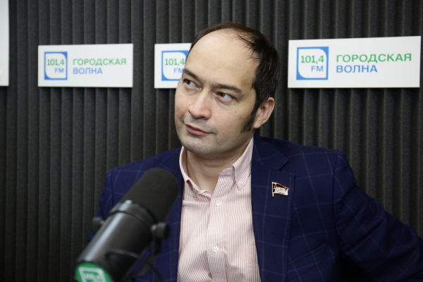 Вечерний разговор: строительство школ, путёвки в&nbsp;детсад и&nbsp;зарплата охраны