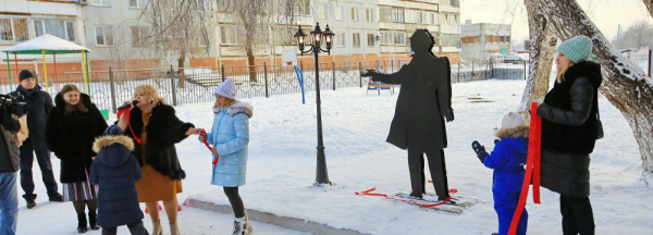 Рукотворный памятник Пушкину установили возле лицея в&nbsp;Новосибирске