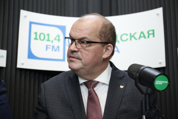 Вечерний разговор: строительство школ, путёвки в&nbsp;детсад и&nbsp;зарплата охраны