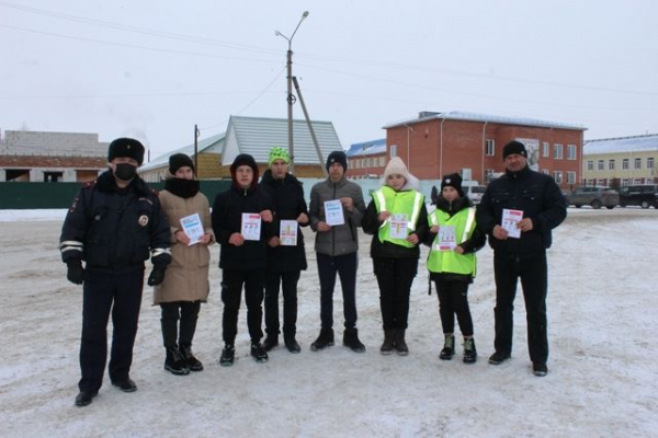 Сотрудниками Госавтоинспекции совместно с активистами из отряда ЮИД &laquo;Радар&raquo; Купинского района проведена акция &laquo;ДОМОЙ В АВТОЛЮЛЬКЕ!&raquo;