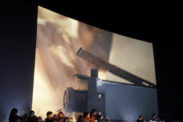 Афиша выходных: открытие катка, День матери и офисная йога Афиша выходных: открытие катка, День матери и офисная йога