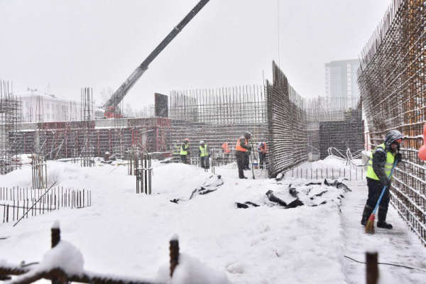 Губернатор Андрей Травников проконтролировал ход строительства поликлиники в Заельцовском районе Новосибирска