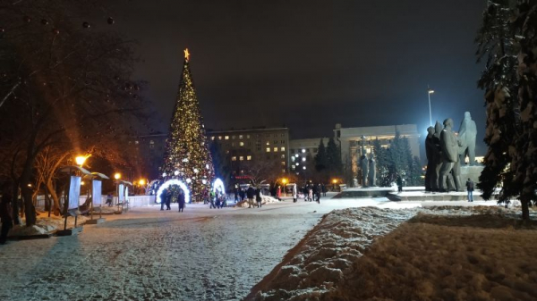 Новосибирск оказался последним в рейтинге новогодних елей Новосибирск оказался последним в рейтинге новогодних елей
