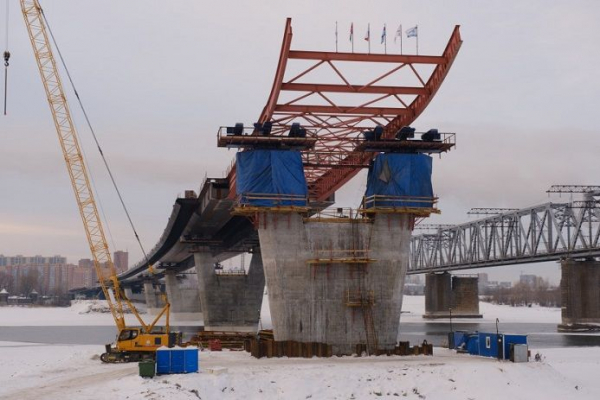 Пролетное строение четвертого моста через Обь достигло правого берега в Новосибирске