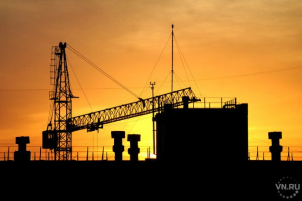 Башенный кран сгорел ночью в Кировском районе Новосибирска