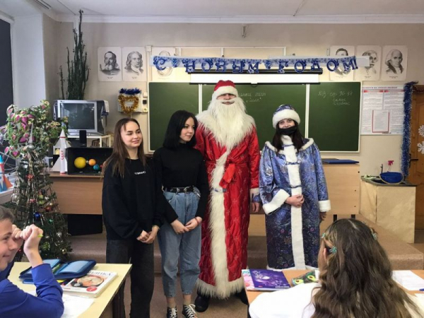 В г. Оби полицейские провели акцию "Полицейский Дед Мороз"