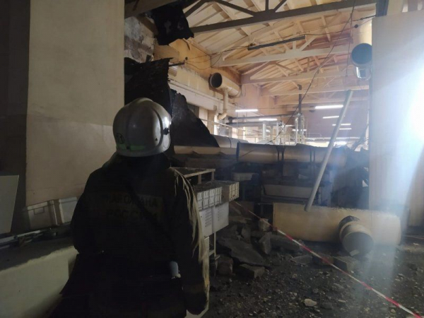 Рухнувшая крыша на шоколадной фабрике по счастливой случайности не покалечила людей Рухнувшая крыша на шоколадной фабрике по счастливой случайности не покалечила людей