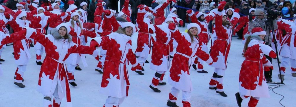 Сотня Дедов Морозов из&nbsp;Дзержинского района пошла в&nbsp;зажигательный перепляс