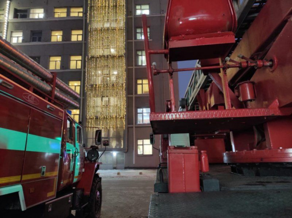 Пожарные машины съехались к зданию правительства: рассказываем, что случилось Пожарные машины съехались к зданию правительства: рассказываем, что случилось