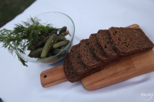 Хлеб взлетел в цене, а водка и пиво подешевели перед Новым годом в Новосибирске