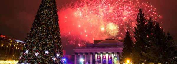 Над центром Новосибирска прогремел фейерверк — в честь чего его запустили Над центром Новосибирска прогремел фейерверк — в честь чего его запустили