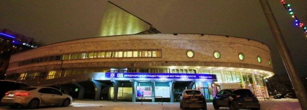 Спектакль «Парфюмер»: как запахи Зюскинда перенесли на сцену театра Спектакль «Парфюмер»: как запахи Зюскинда перенесли на сцену театра