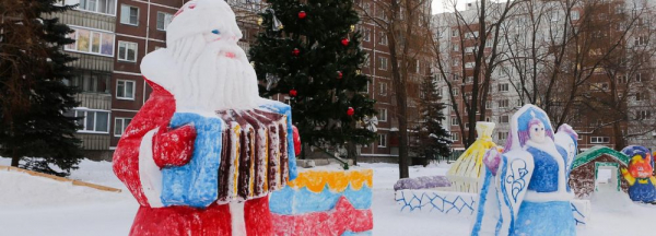 Пенсионерка с&nbsp;улицы Зорге в&nbsp;одиночку слепила снежные фигуры во&nbsp;дворе