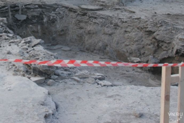 Аварию на трубопроводе на ул. Пархоменко обещают ликвидировать ночью 6 января