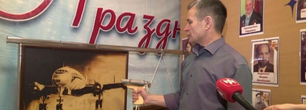 Мастер-пирограф из Новосибирска пишет картины огненной кистью Мастер-пирограф из Новосибирска пишет картины огненной кистью