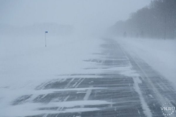 Сильный ветер оставил без электричества школу в Андреевке Баганского района Сильный ветер оставил без электричества школу в Андреевке Баганского района