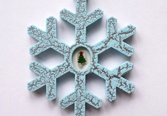 Елочка на рисовом зернышке: новосибирский &laquo;Левша&raquo; создал коллекцию новогодних игрушек