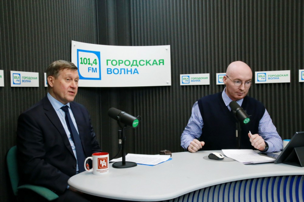 Мэр отвечает: школы, детсады и&nbsp;обновление транспорта в&nbsp;Новосибирске