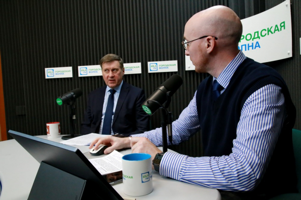 Мэр отвечает: школы, детсады и&nbsp;обновление транспорта в&nbsp;Новосибирске