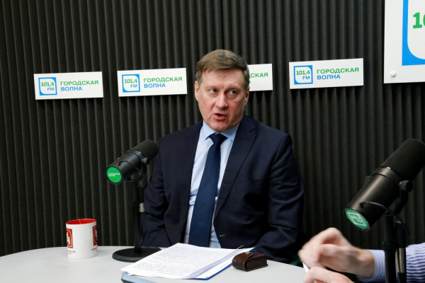 Мэр отвечает: школы, детсады и&nbsp;обновление транспорта в&nbsp;Новосибирске